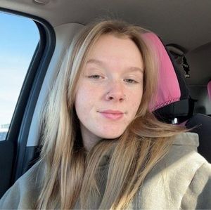 Meet your Posher, Phoebe